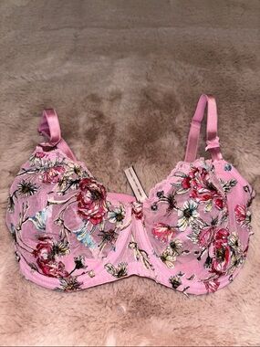 Victoria's Secret Pink Floral Lace Underwire Bra with Multicolor Print